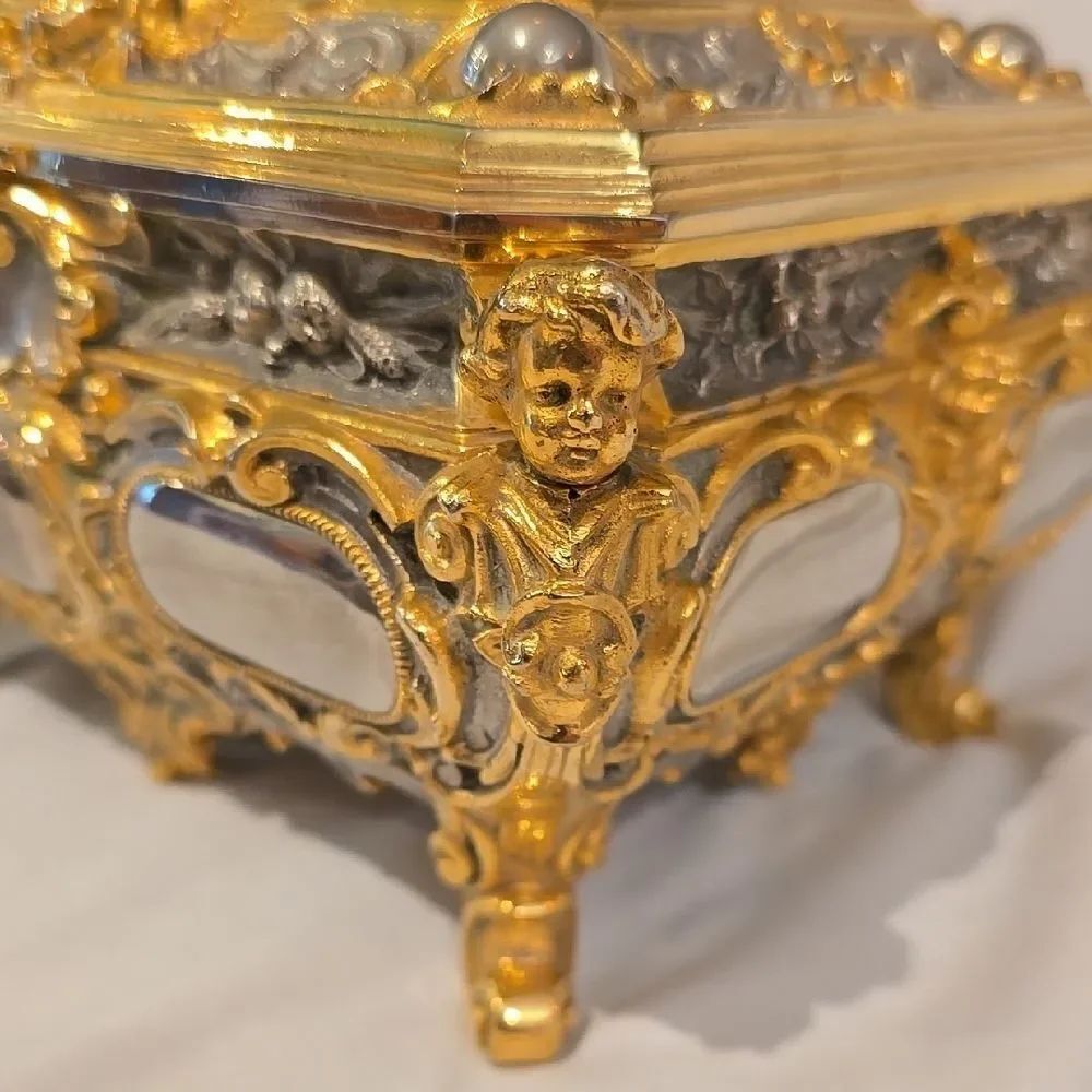 EARHAD & SOHNE VINTAGE CASKET JEWLERY BOX!Elegant Gold and Silver Decorative Box - Picture 5 of 15